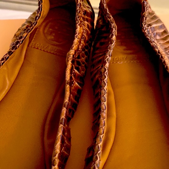 Tory Burch Python Snake Logo Flats - Picture 16 of 16